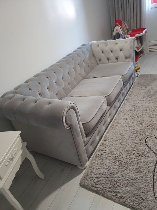 Canapea chesterfield