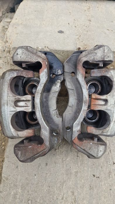 Продам передние супорта Паджеро  2