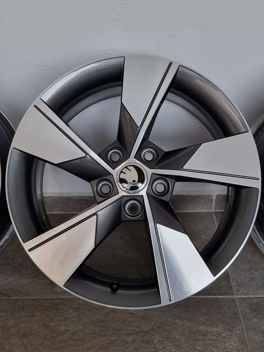 17" Оригинални джанти Skoda Осtavia 5×112 7J ET45 Ф57.1