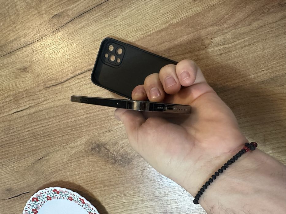 Iphone 12 pro arata bine si functioneza