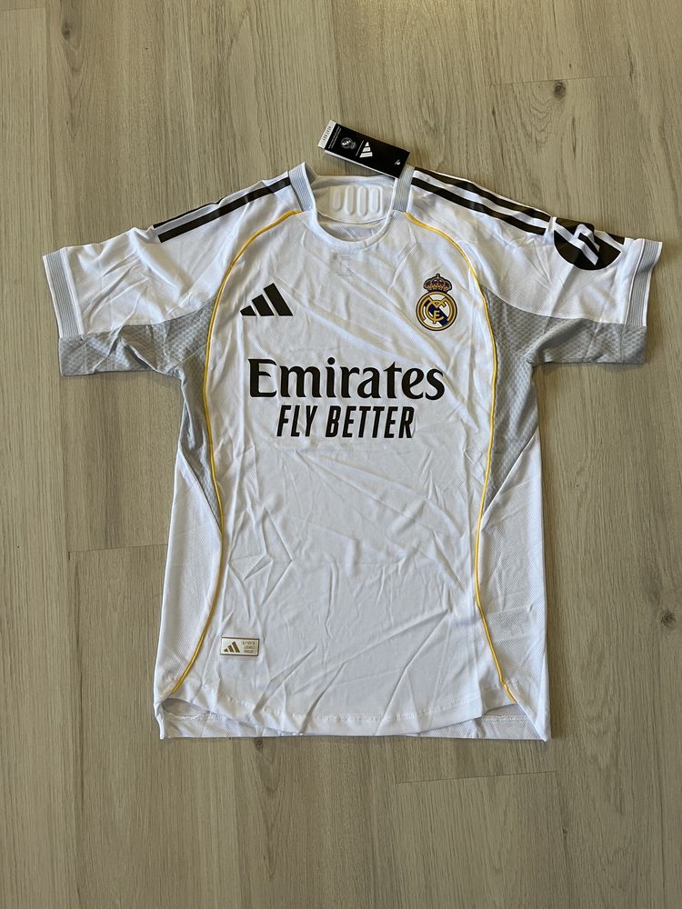 Real Madrid футболен екип