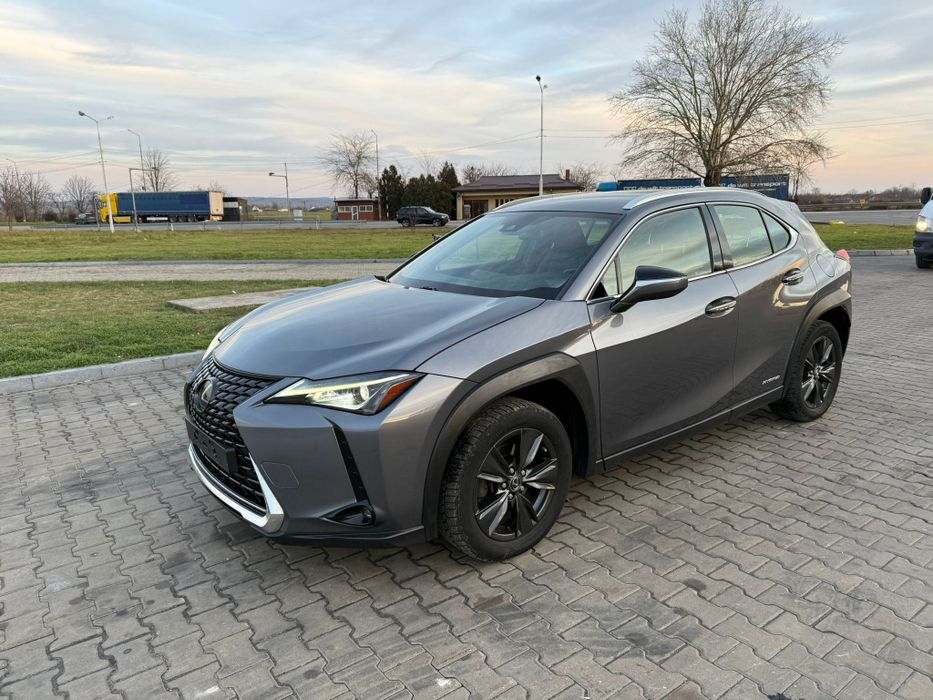 LEXUS UX 2020/2.0 hybrid 184 cp/Automată/Tracțiune 4×4/Impecabilă