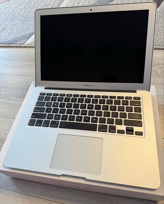 Vand laptop Apple MacBook Air 7,2  stare exceptionala Full box