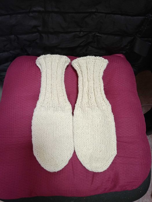 Ръчно плетени вълнени чорапи
