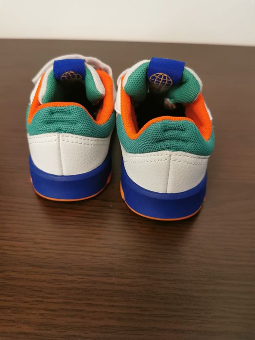 Маратонки адидас и найк