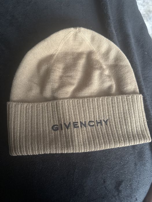 Fes Givenchy, in stare perfecta