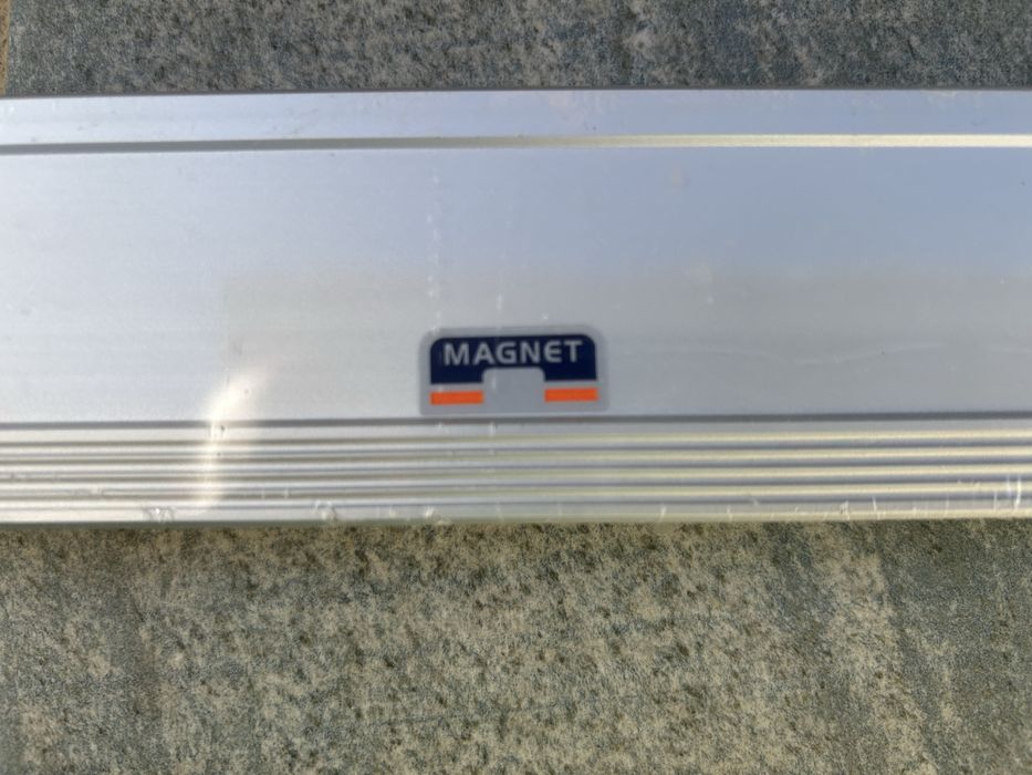 Nivela cu bula cu magnet , profesionala , 1000 mm , made in Germany .