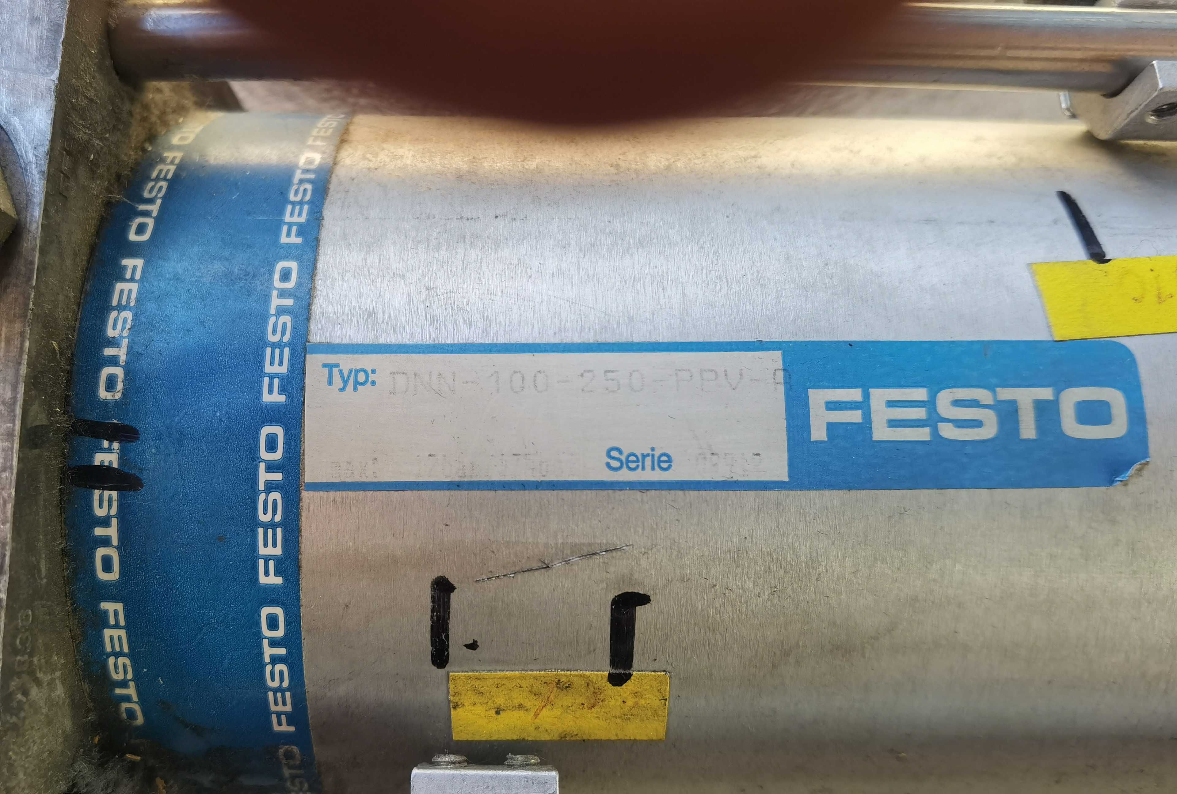 Cilindru piston pneumatic FESTO model DNN-100-250-PPV-R 12 bar