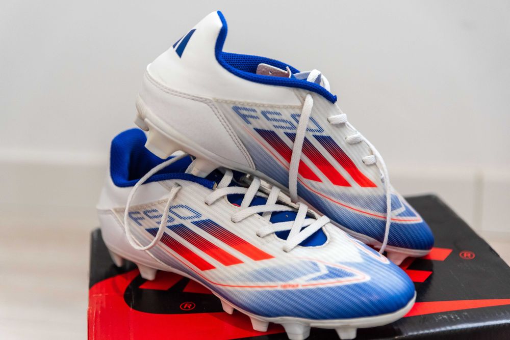 Adidasi fotbal crampoane