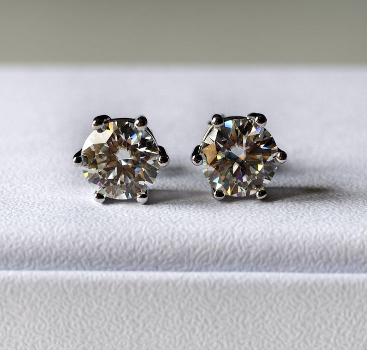 Сребърни 925 Обеци С Мойсанит 2 Каратa на обеца общо 4 Карата!