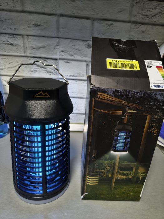 Capcana/Lampa UV împotriva insectelor