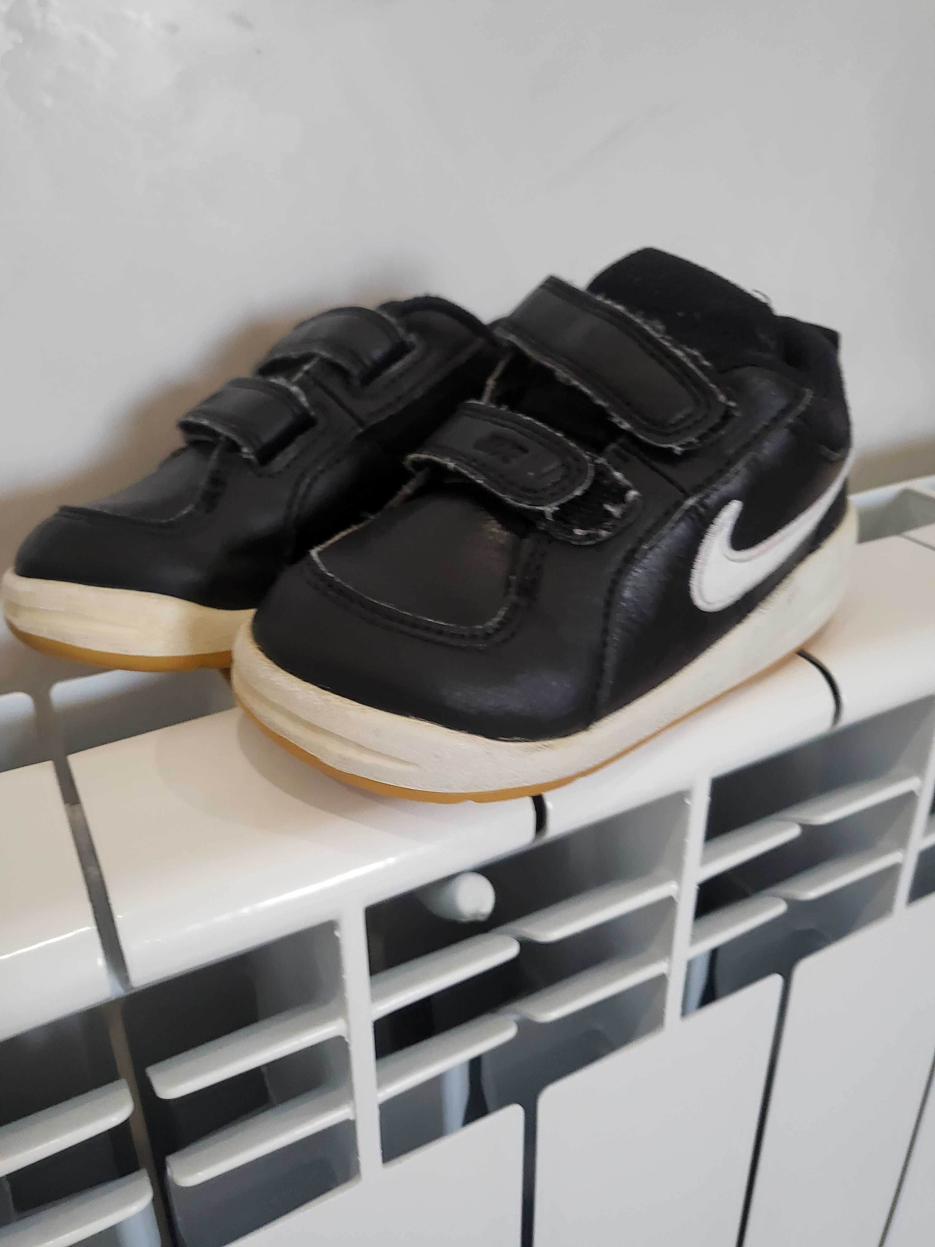 Маратонките  Nike 23.5 номер
