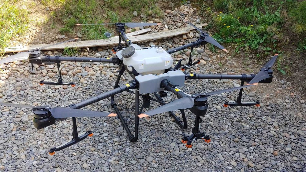 Drona agricola DJI Agras T30 - BONUS: pachet pieste de schimb