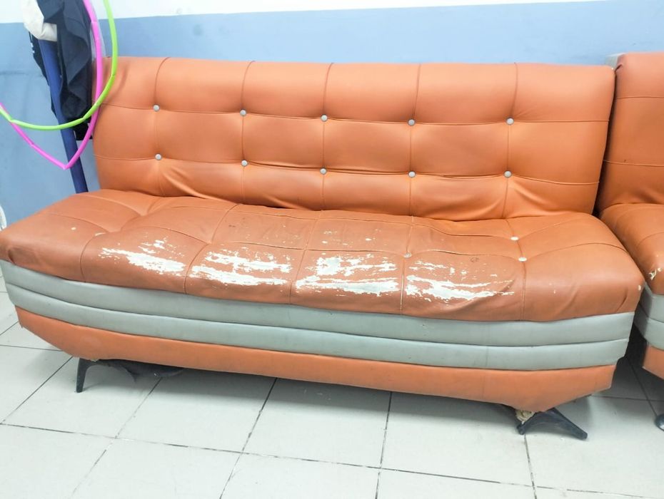 Продам диван б.у.