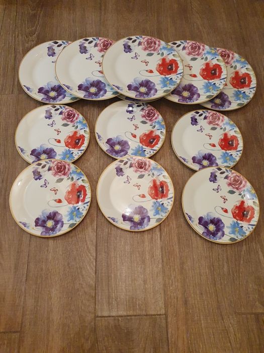 Нов порцеланов сервиз за хранене