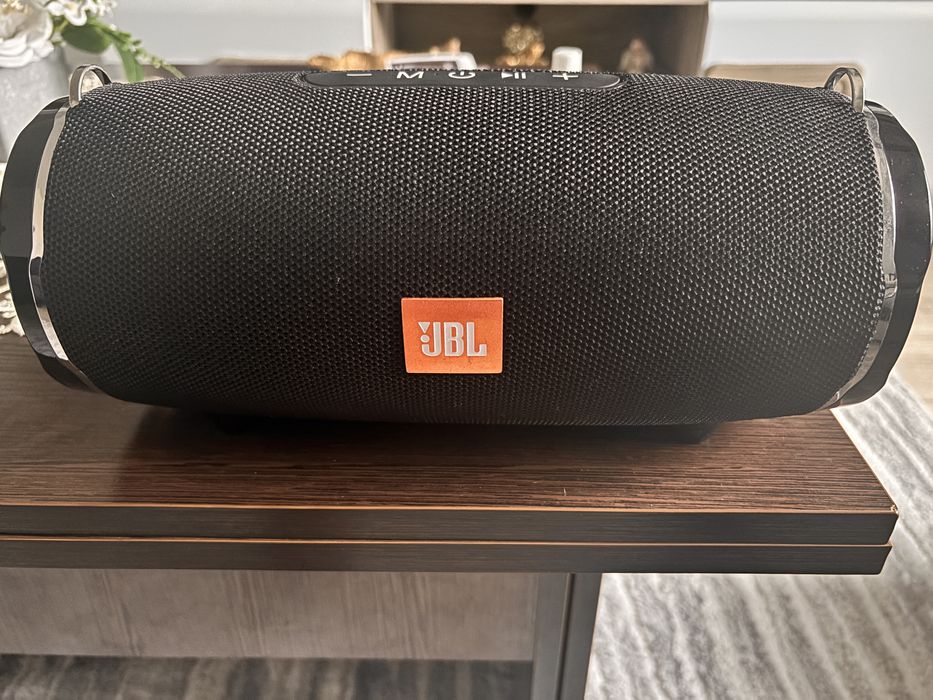 Vand boxa jbl noua