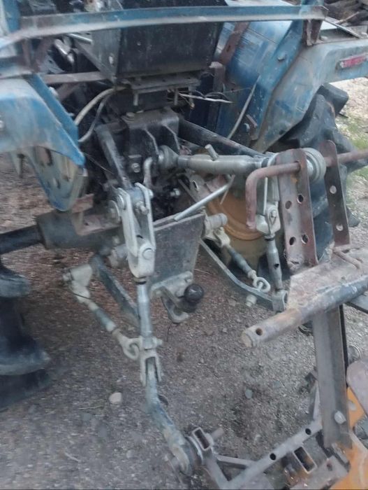 Vând tractor iseki 14 cai cu tot cu semănătoare de cartofi