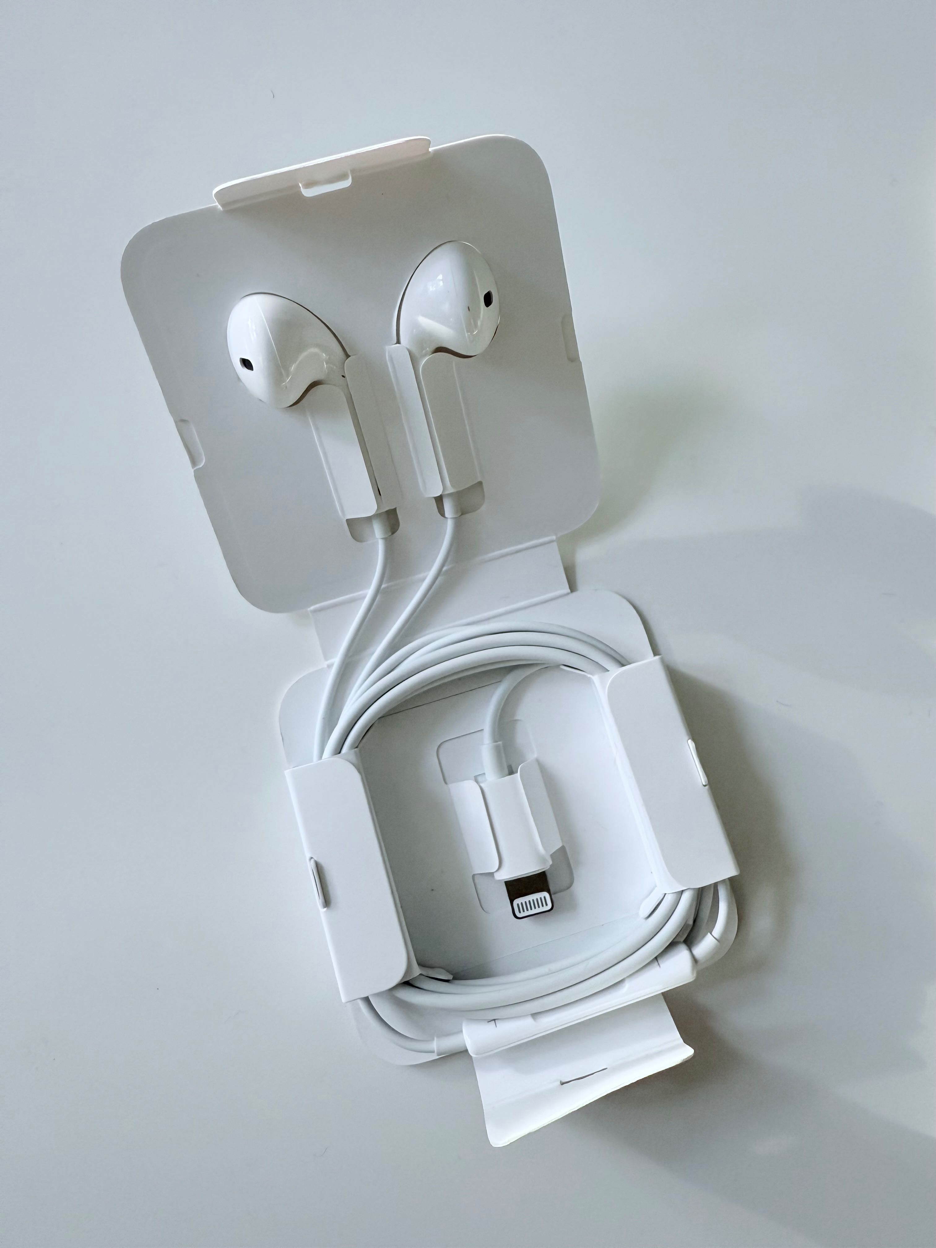 Apple EarPods с Lightning конектор - Чисто Нови