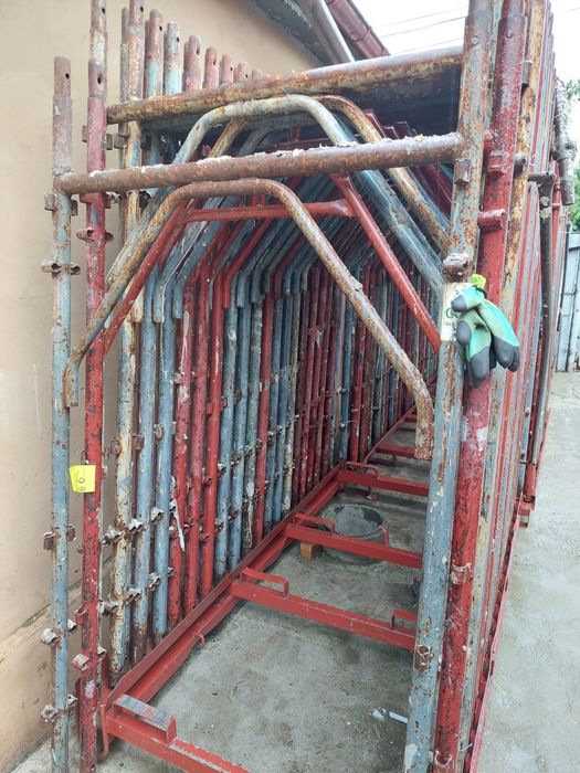 Închiriez schela și popii metalici