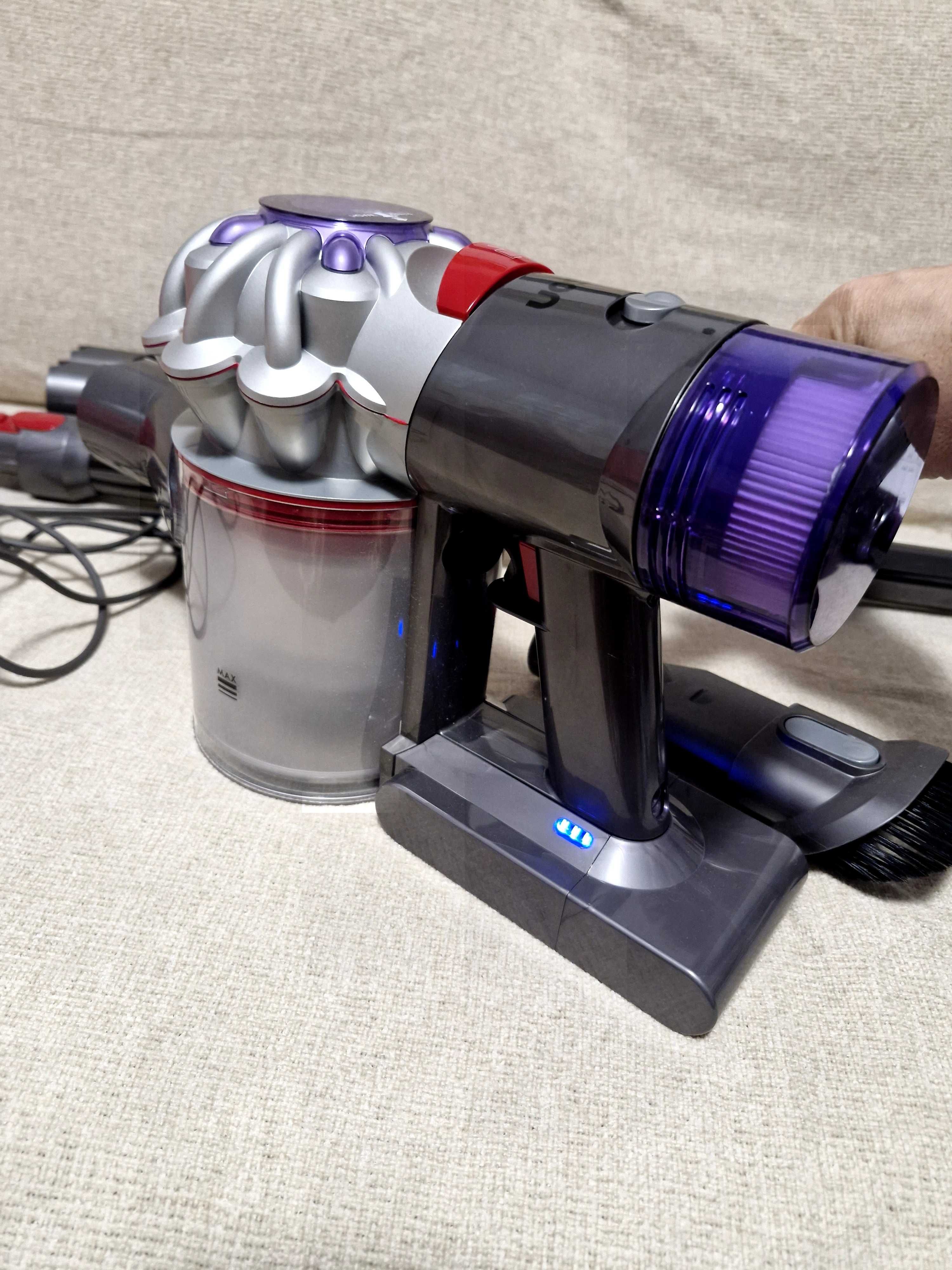 Aspirator Dyson V8