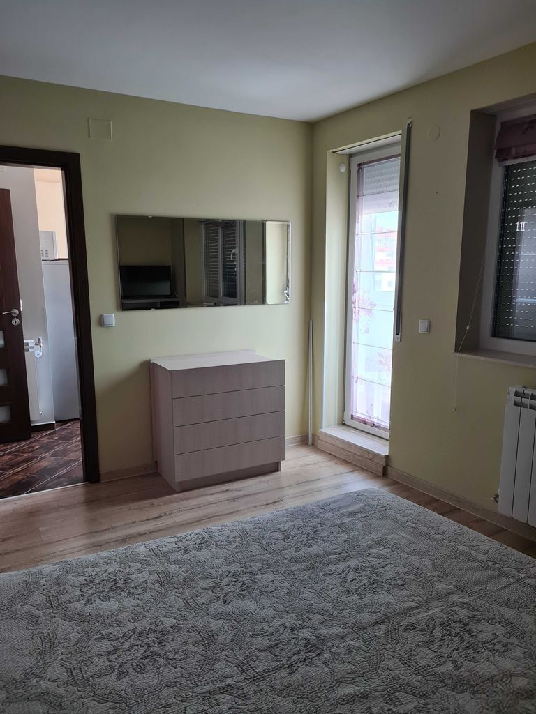 Дава се под наем Двустаен апартамент в София, Център - 40 кв.м за 351.9 € - Снимка #2