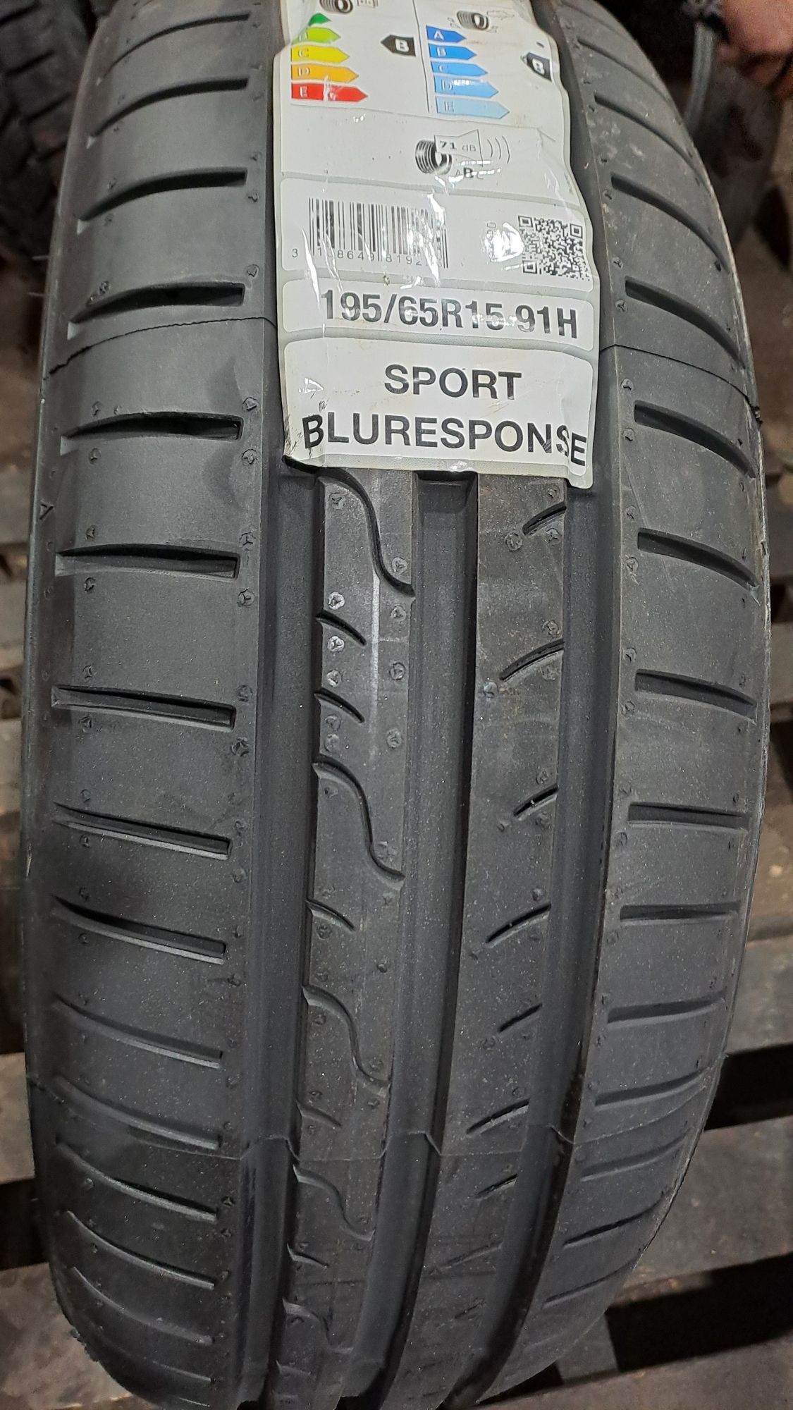 1бр. Нова 195/65/15 Dunlop Sport Bluresponse
