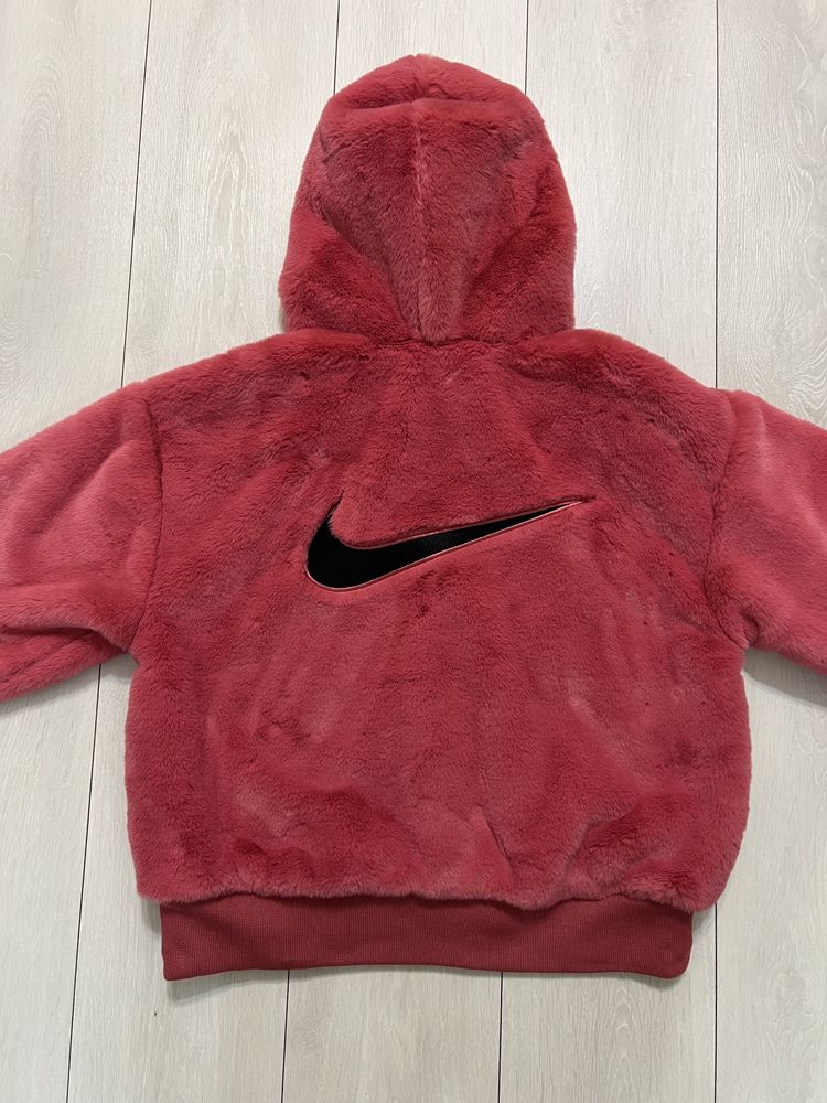 Geaca Nike noua cu eticheta