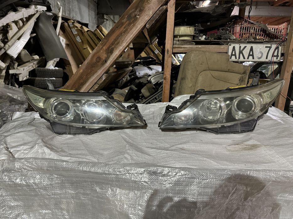 Передние фары на Toyota Estima ACR 55