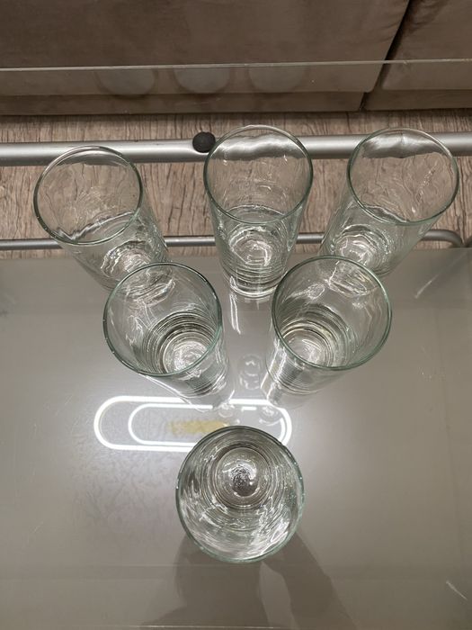 Set de 6 pahare, din sticlă. Capacitatae pahar: cca. 490 ml.