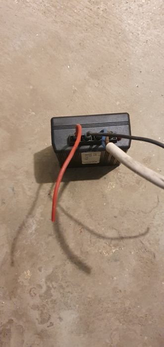 Vand convertor auto 24la 12 v