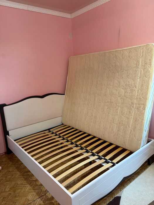 Продается спальный гарнитур