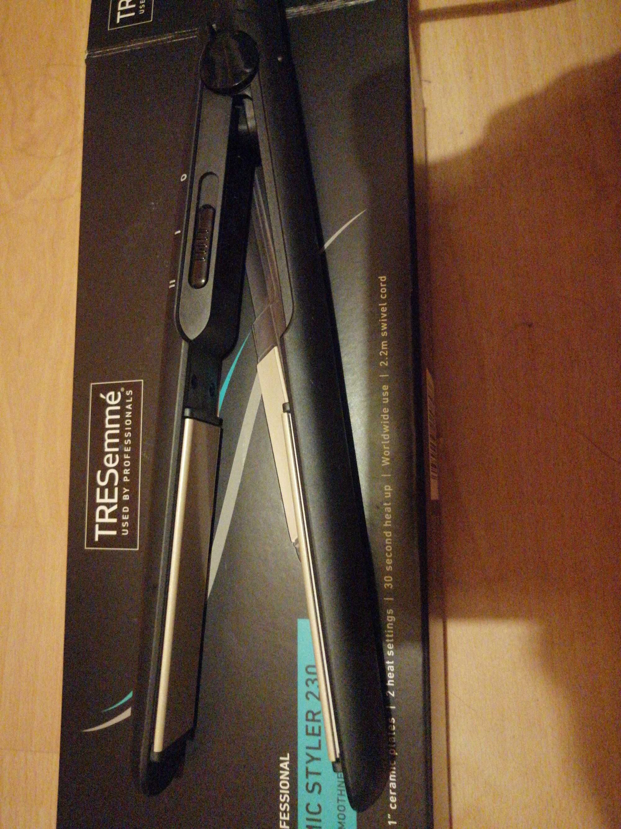 Преса за Коса на TRESemme. Salon Smooth, Ceramic Styler 230.