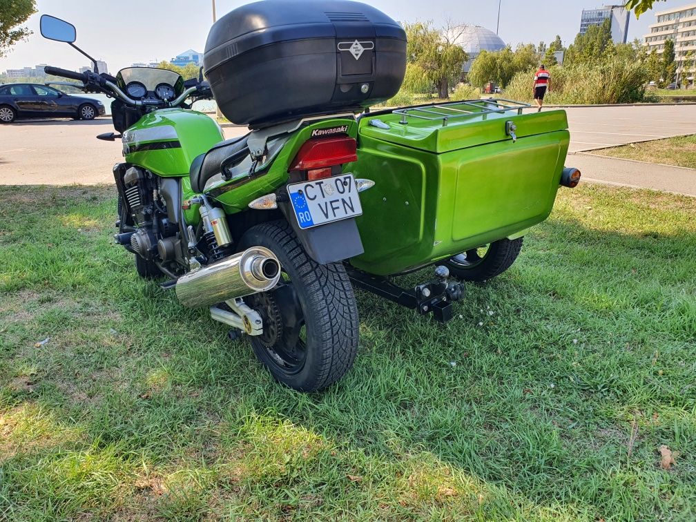 Kawasaki ZRX 1200 motocicleta cu atas