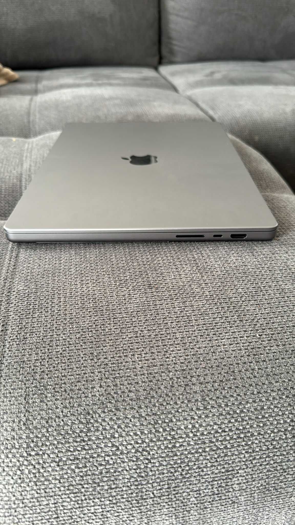 Macbook PRO 16" 512gb SSD 16gb RAM cu procesor M1 PRO Space Gray