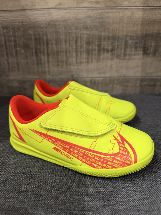 Nike детски футболни обувки