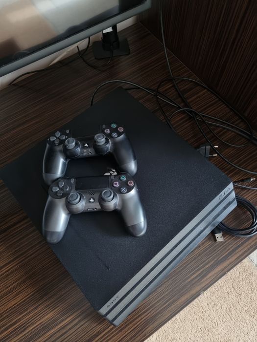 Ps4 Pro + jocuri DVD