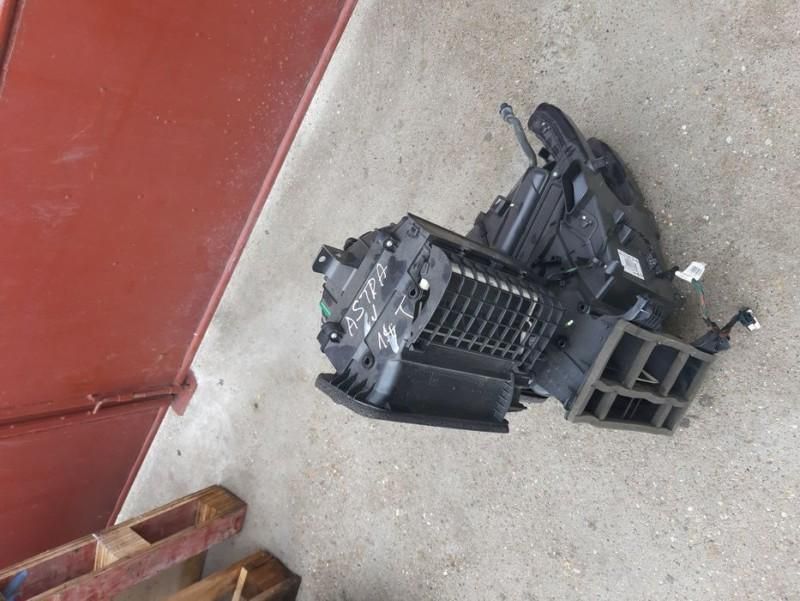 Aeroterma habitaclu cu motoras si clapete Opel Astra J