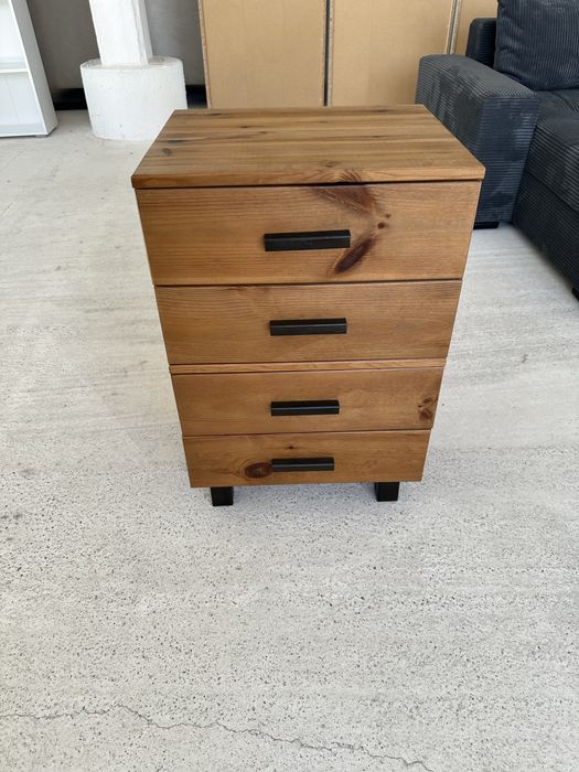 Noptiera cu 4 sertare