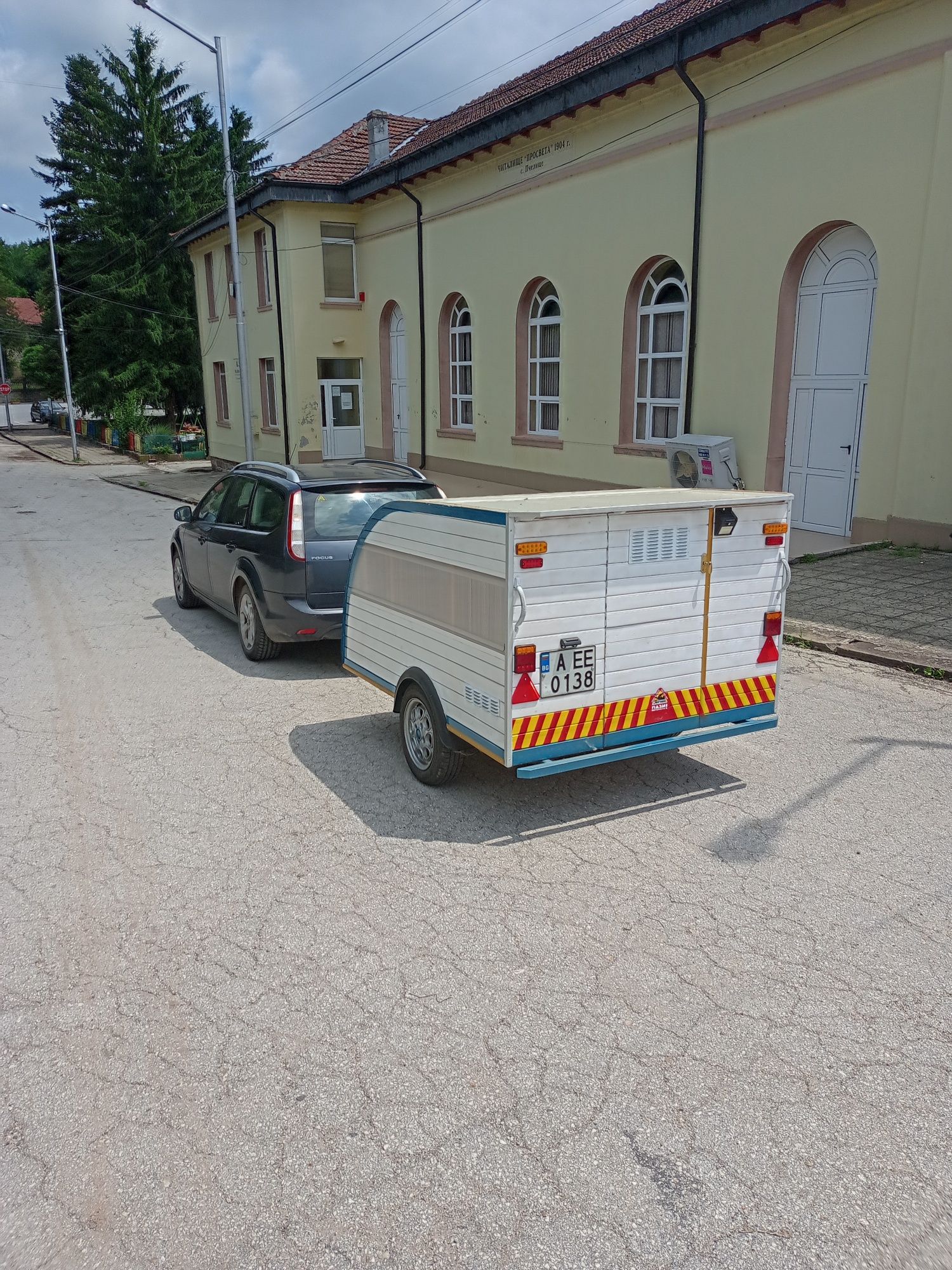 Продавам мини каравана без регистрация