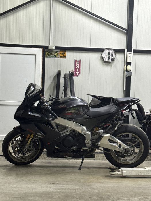 Aprilia rsv4 1100 factory 2020