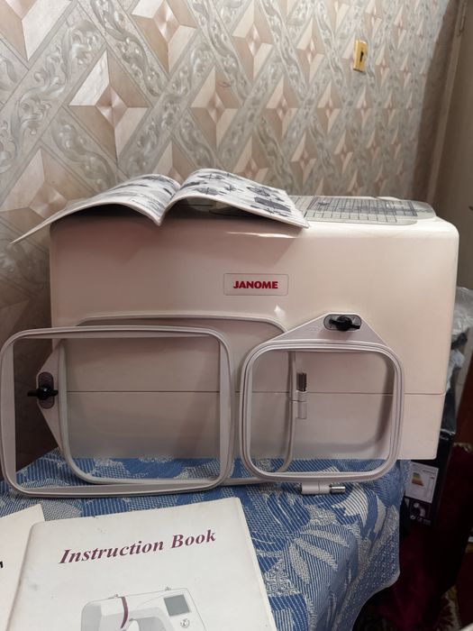 Продается компьютерная швейно-вышивальная машина Janome Memory Craft