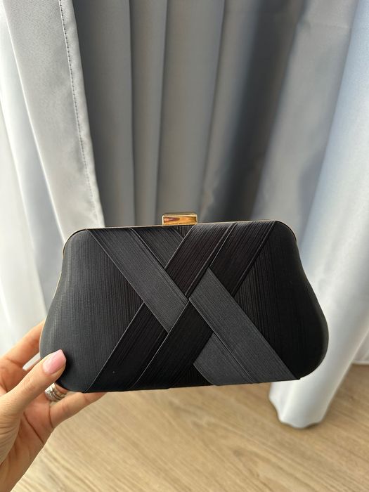 Коктейлна черна чанта