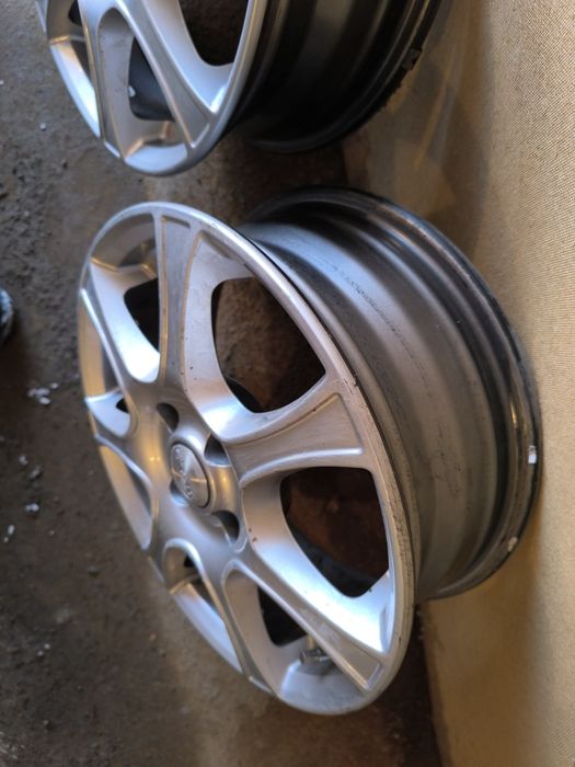 Продам комплект литых дисков на R-15