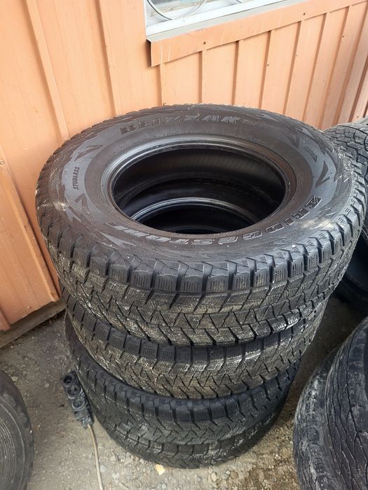 Продам зимнюю резину.