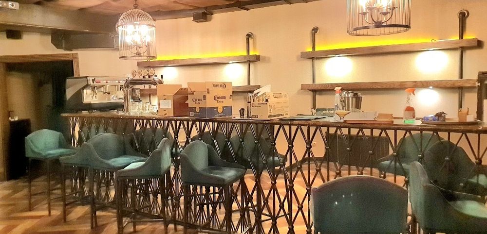 Продаются барные стулья, диваны, кресла для кафе