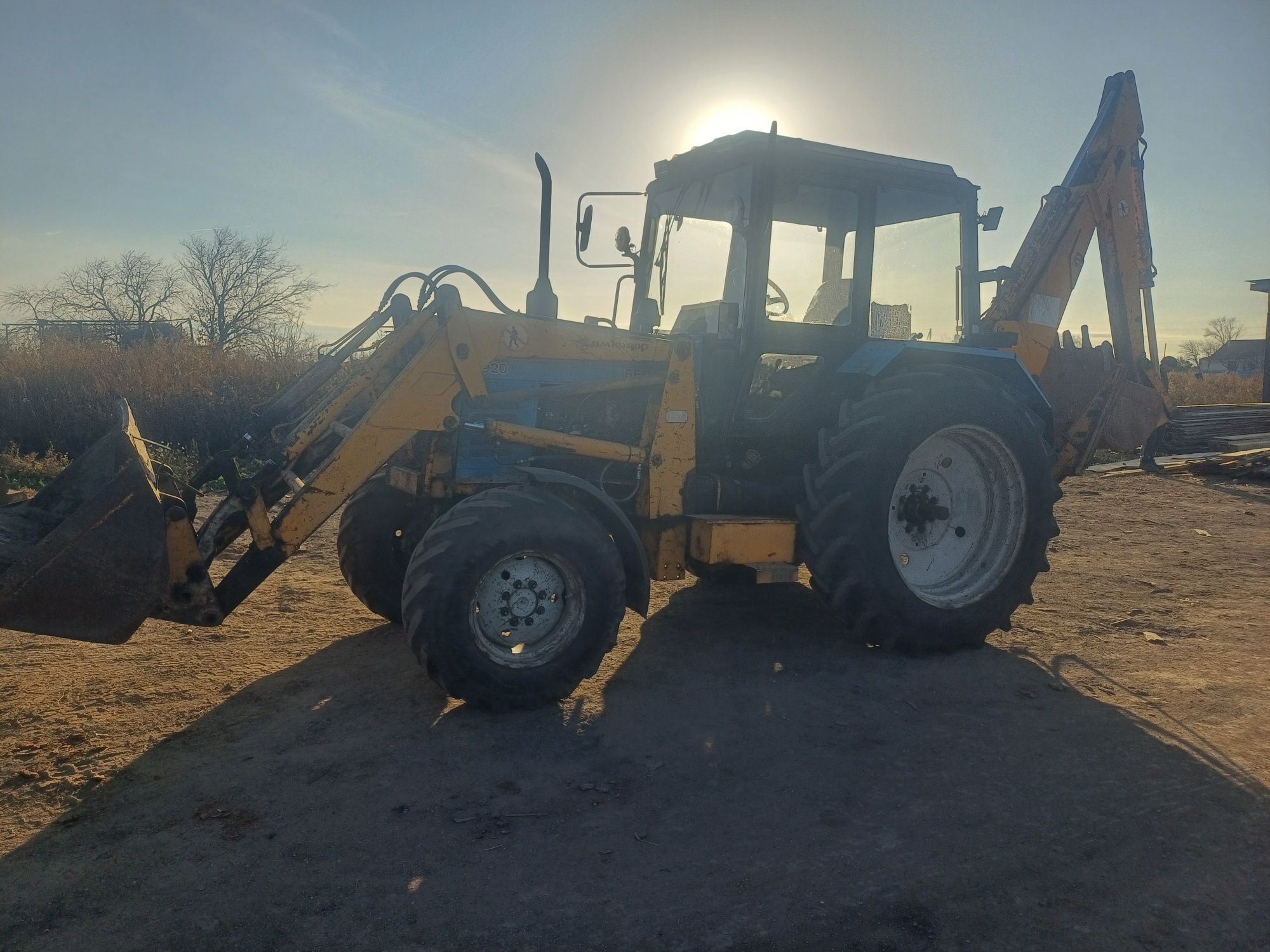 Продам мтз920 эксковатор