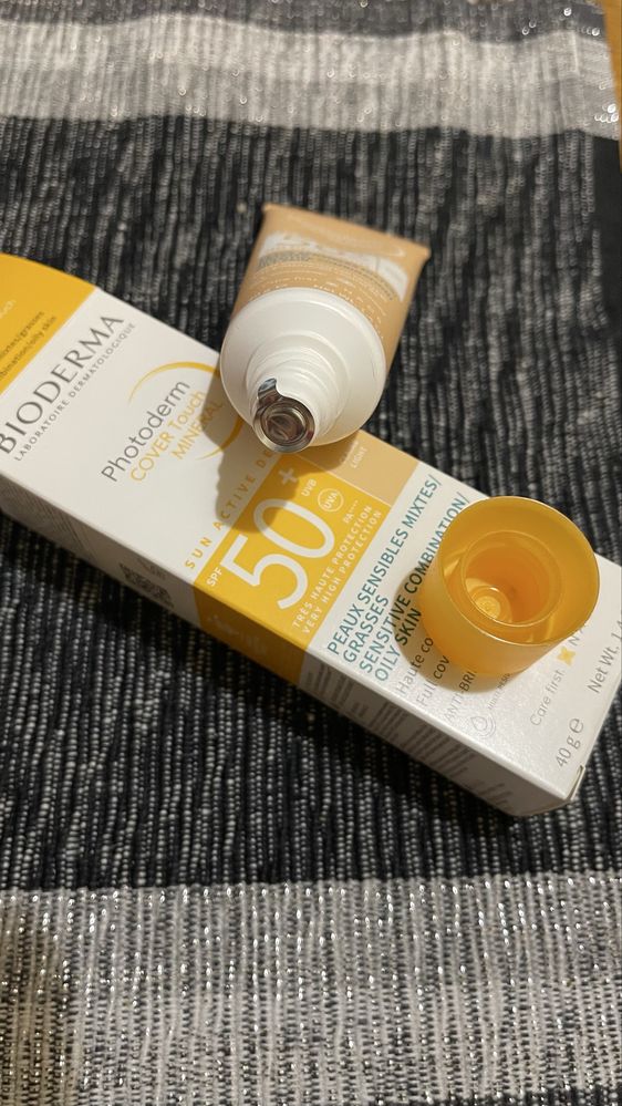 Crema fotoprotecție Bioderma Photoderm Cover Touch cu nuanțǎ BB Cream