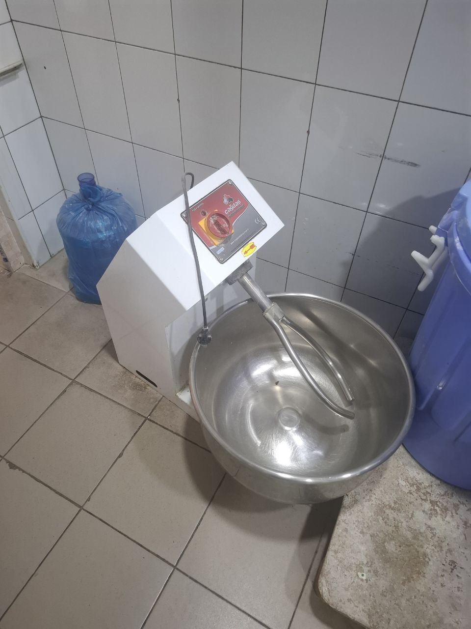 Barchasi arzon narxda sotiladi. Bundan tashqari yana narsalar bor
