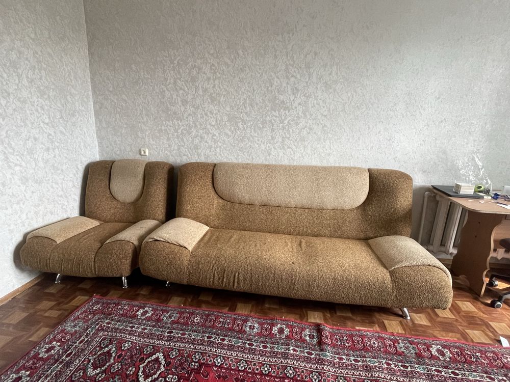 Диван с двумя креслами б/у