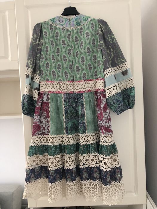 Vand rochie noua, marime S-M,model deosebit